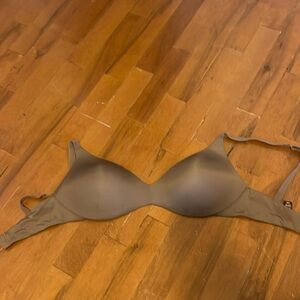 Skims wireless form push up bra